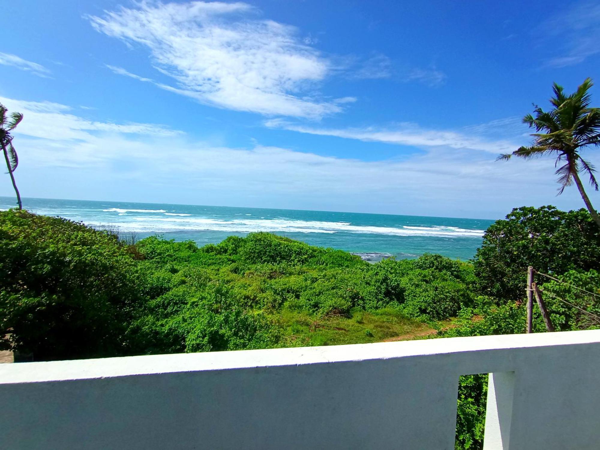 Blue Waves Ocean Mirissa Hotel Buitenkant foto