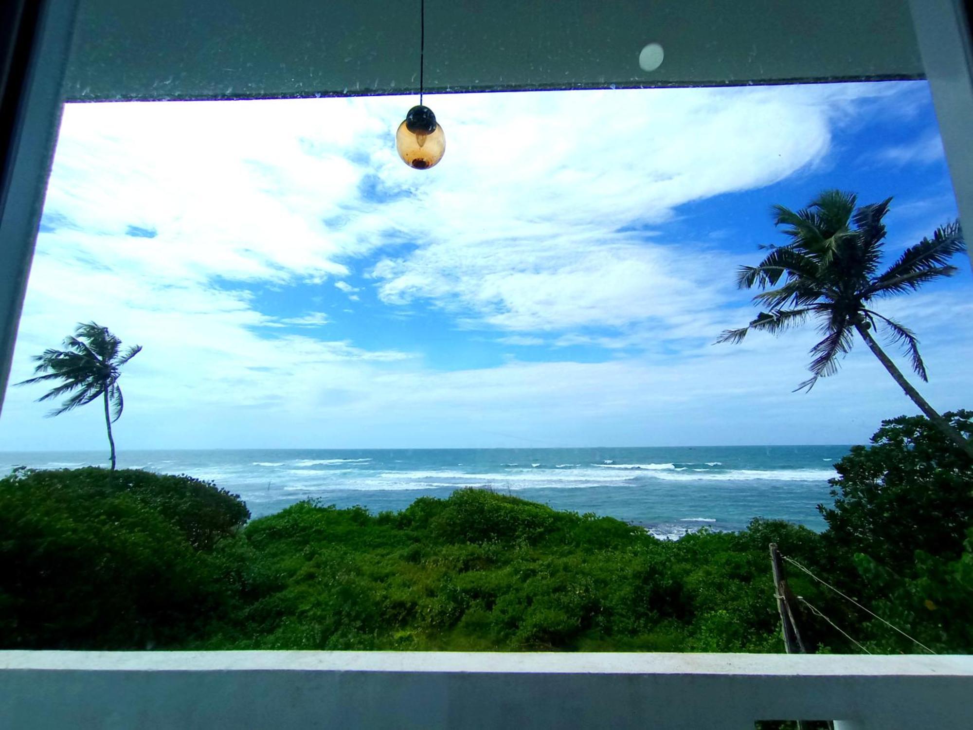 Blue Waves Ocean Mirissa Hotel Buitenkant foto